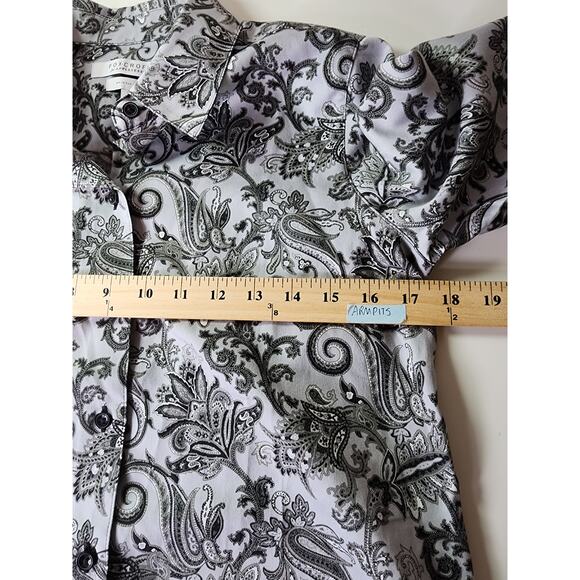 FOXCROFT Gray White Paisley Floral Wrinkle Free Cotton Active Retro Top SZ 6P - Picture 6 of 9